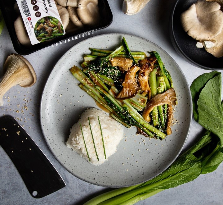 M. CHOI SAM WITH M. OYSTER MUSHROOMS IN OYSTER SAUCE